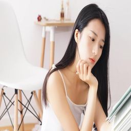 一觉醒来自己变成了乳胶娃娃：奇幻经历与心理探究